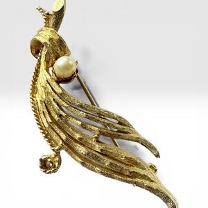 Vintage Gold Tone Leaf Brooch Faux Pearl‎ Mid Century Modern Textured Pin